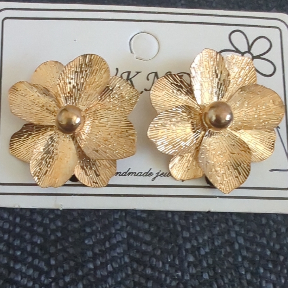 Gold Floral Earrings